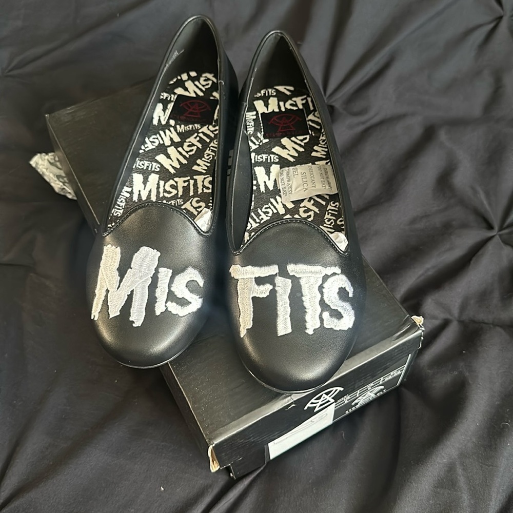 🖤💀Misfits Flats🖤💀
